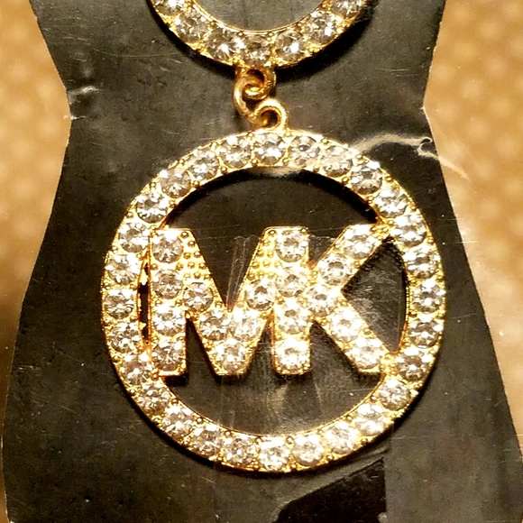 NWT Faux Diamond Logo Necklace & Earrings Set - GOLD COLOR - Picture 3 of 10